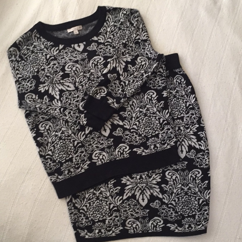 Eva Mendez Matching sweater & skirt set